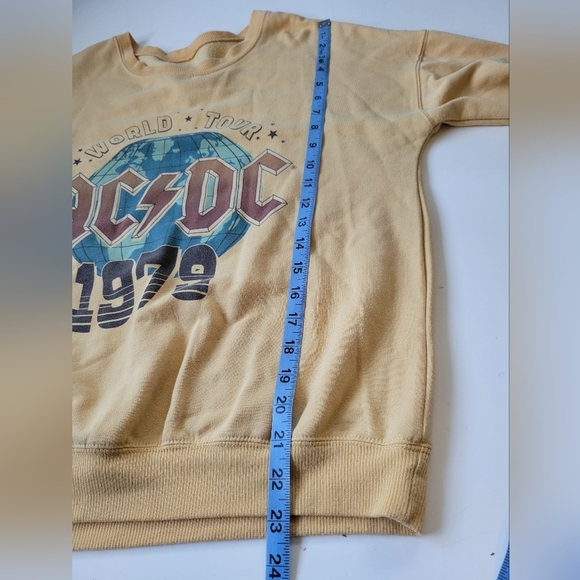AC/DC Women's World Tour 1979 Yellow Pullover Small - Picture 6 of 6